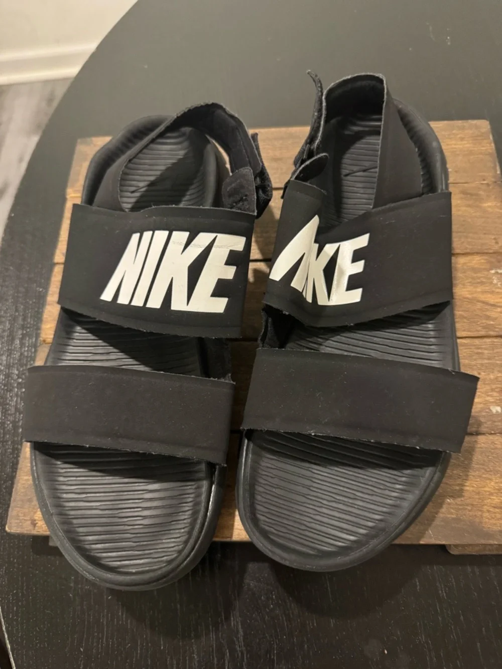 Nike women’s Black and White Velcro Sport Sandals - Picture 1 of 4